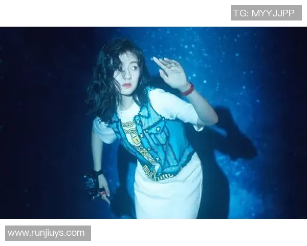 日本足球明星染发新造型曝光网友热议时尚与个性结合